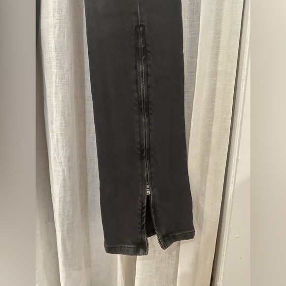 Reformation Camilla Zip Jean - Picture 8 of 8